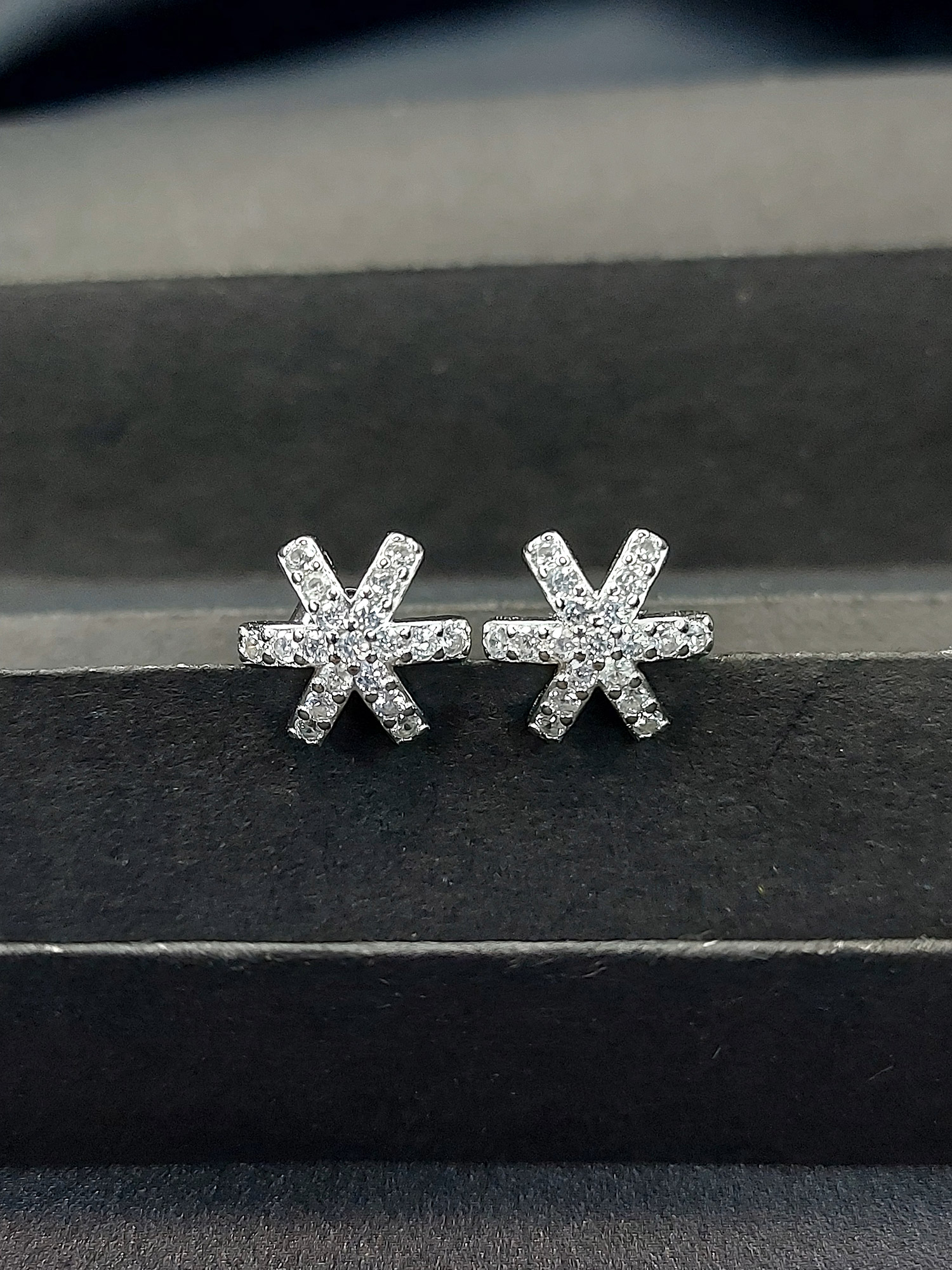 Silver star shape earring