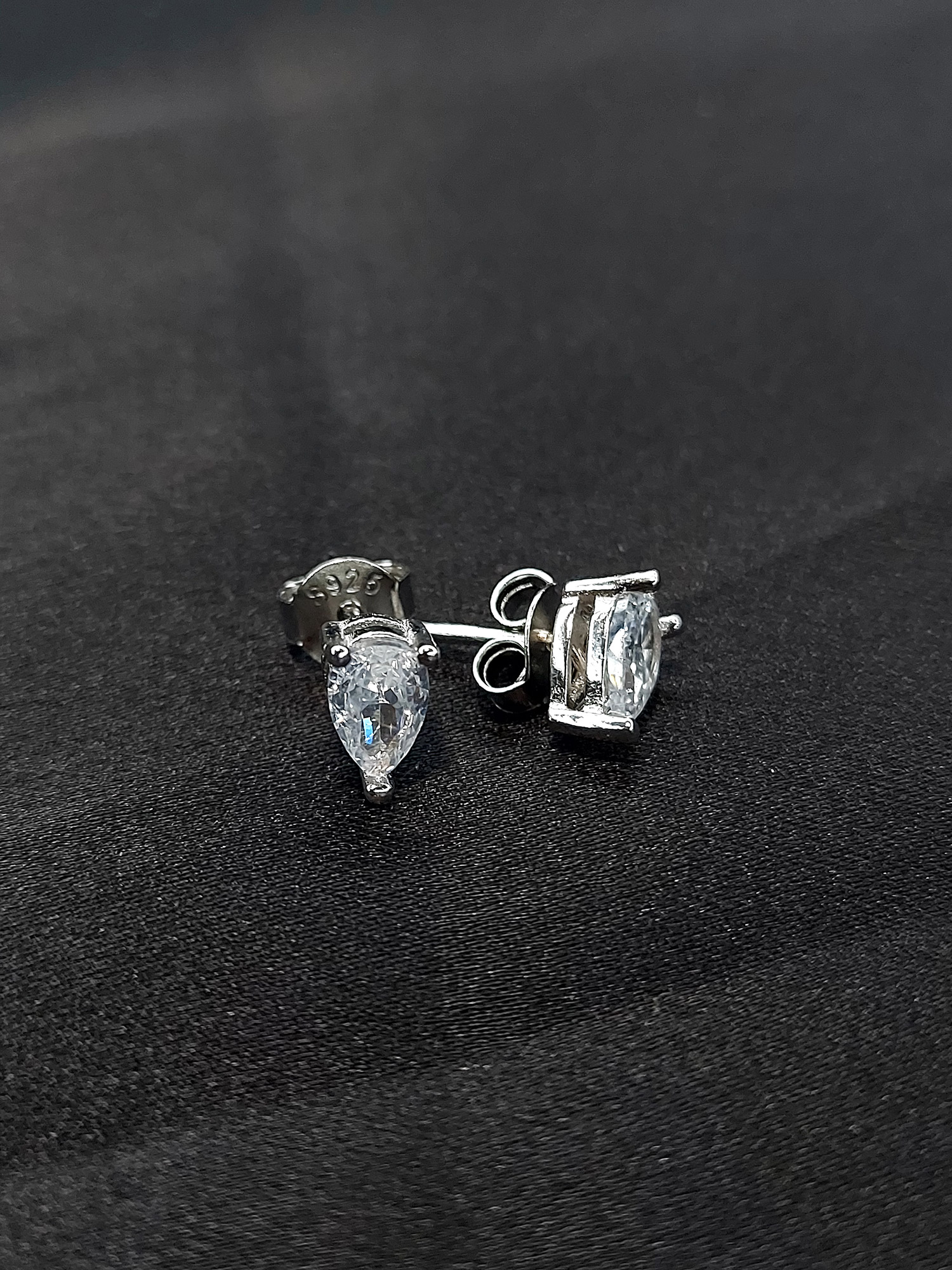 Silver solitaire stud earring