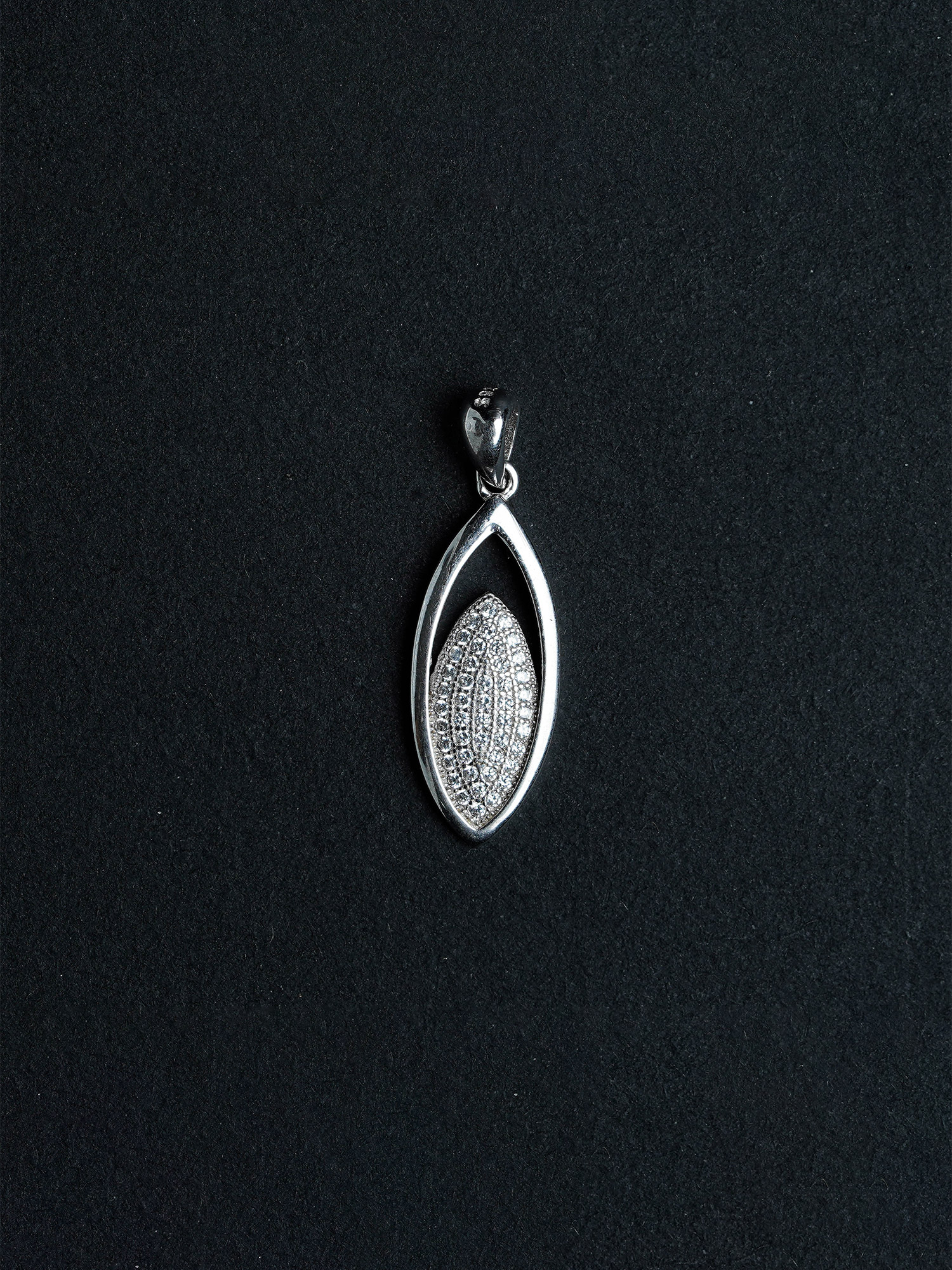 Silver leaf diamon studded pendent