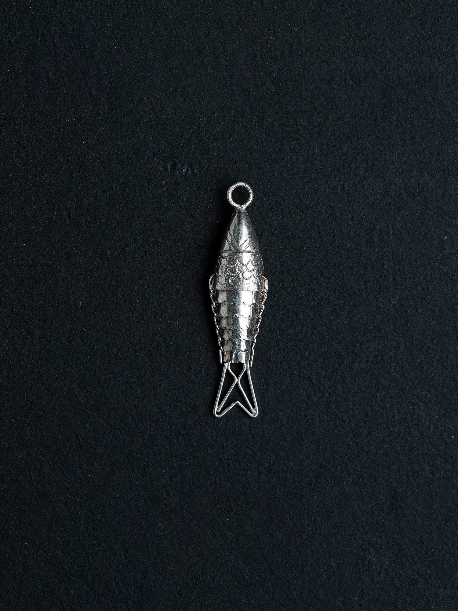 Silver moving fish pendent