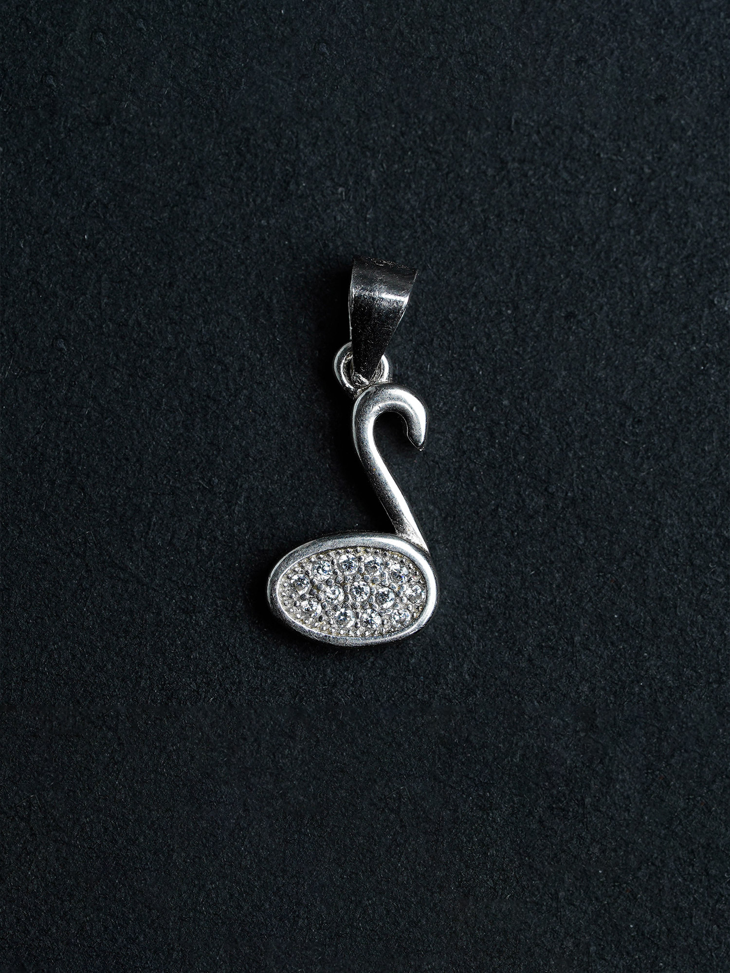 Silver swan pendent