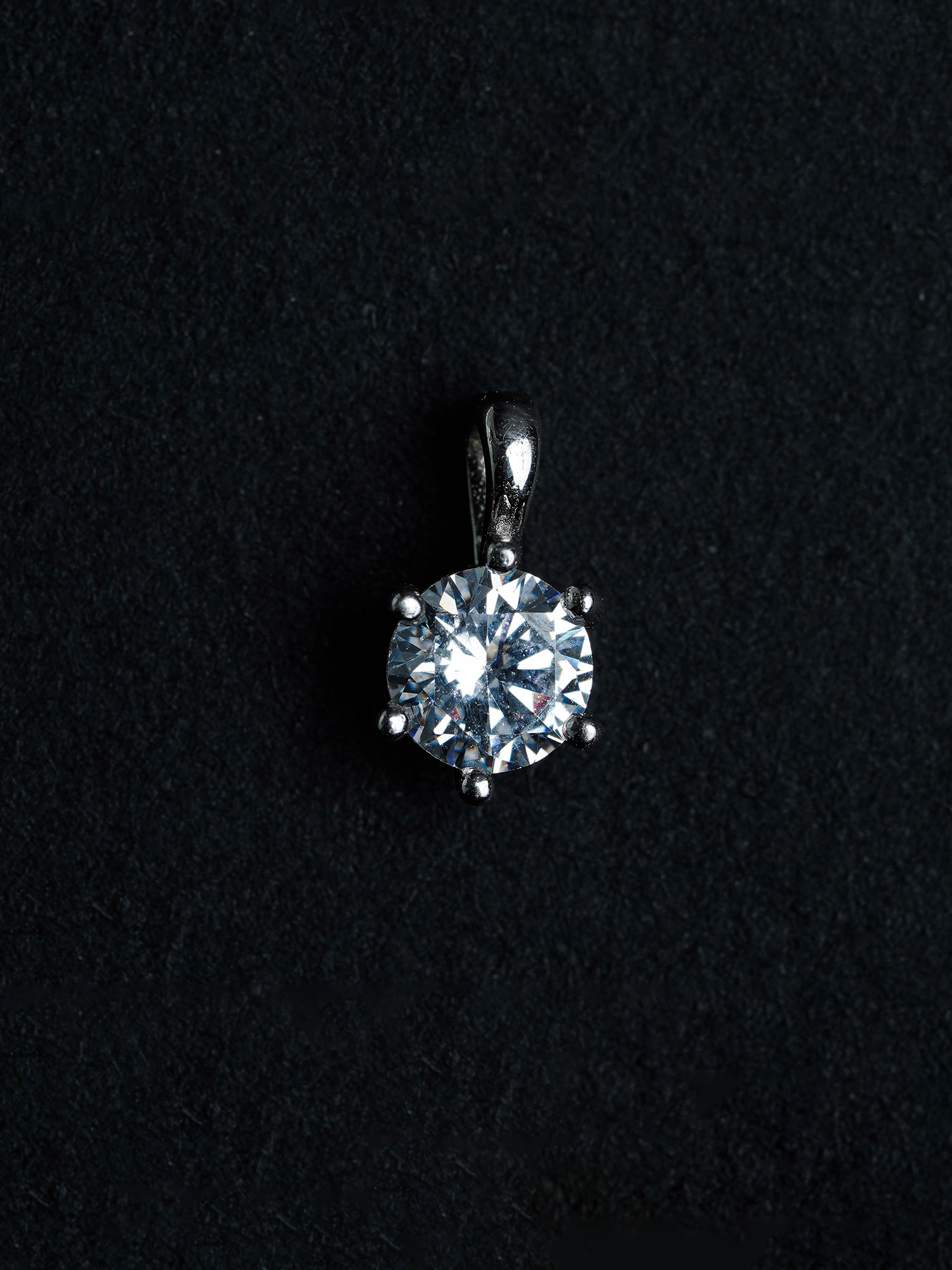 Silver solitarire pendent