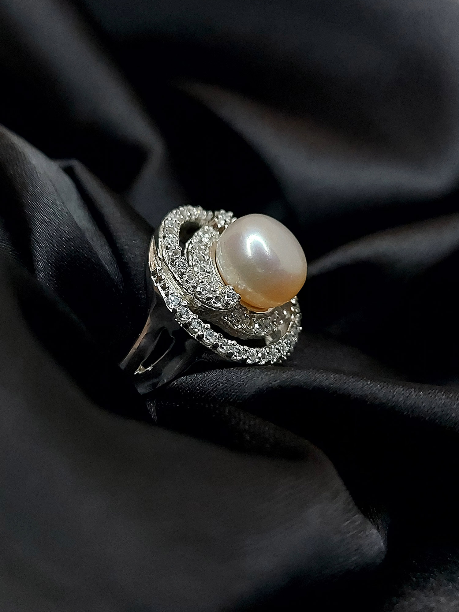 Silver pearl ring