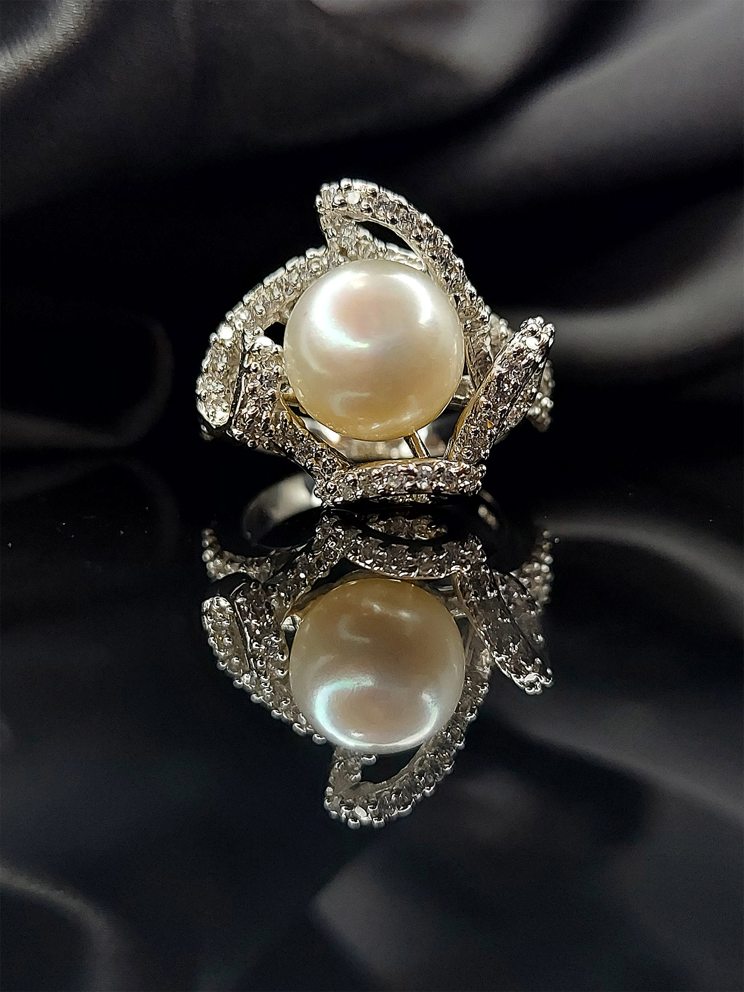 Silver pearl ring