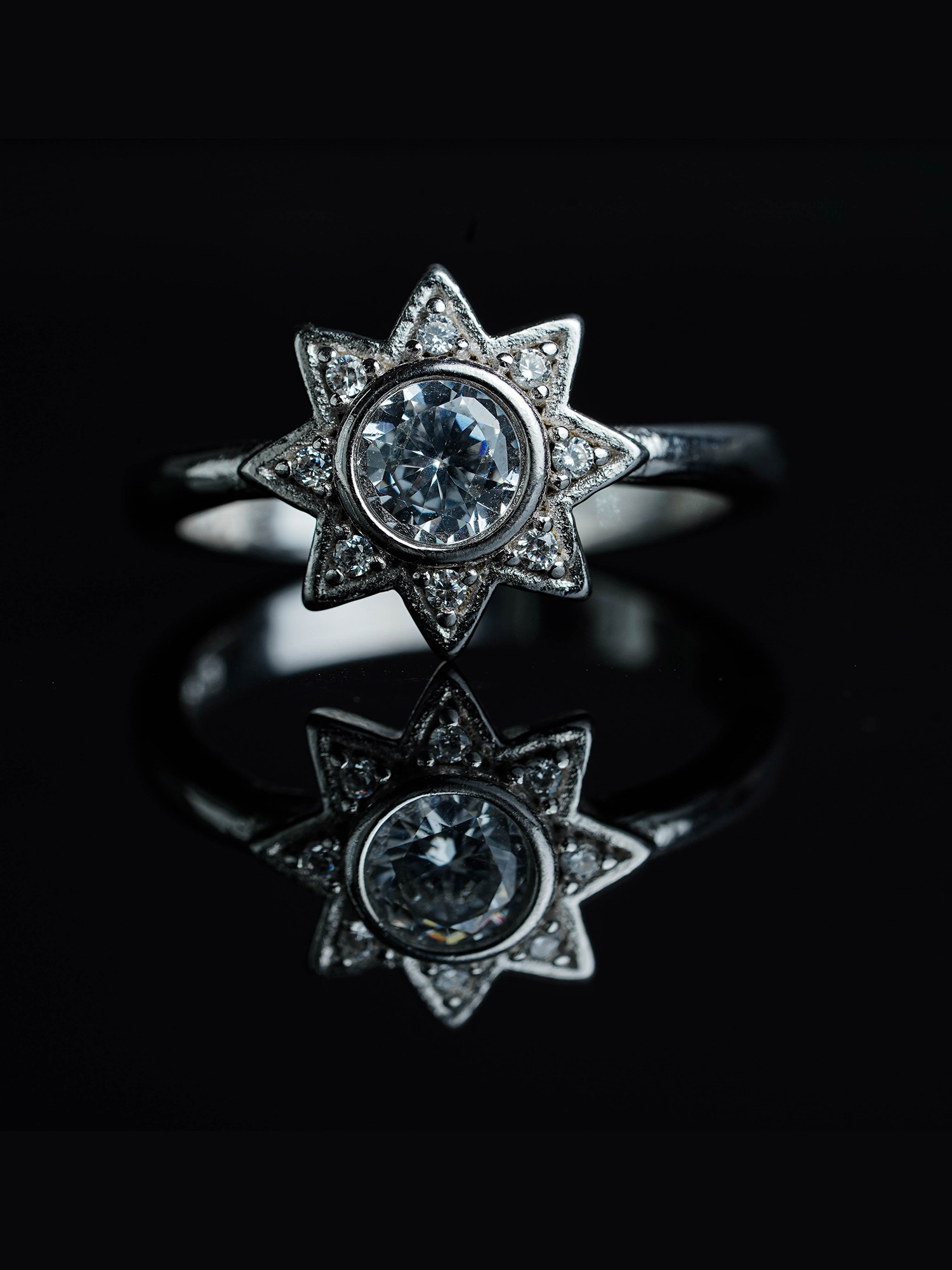 Silver solitaire star ring