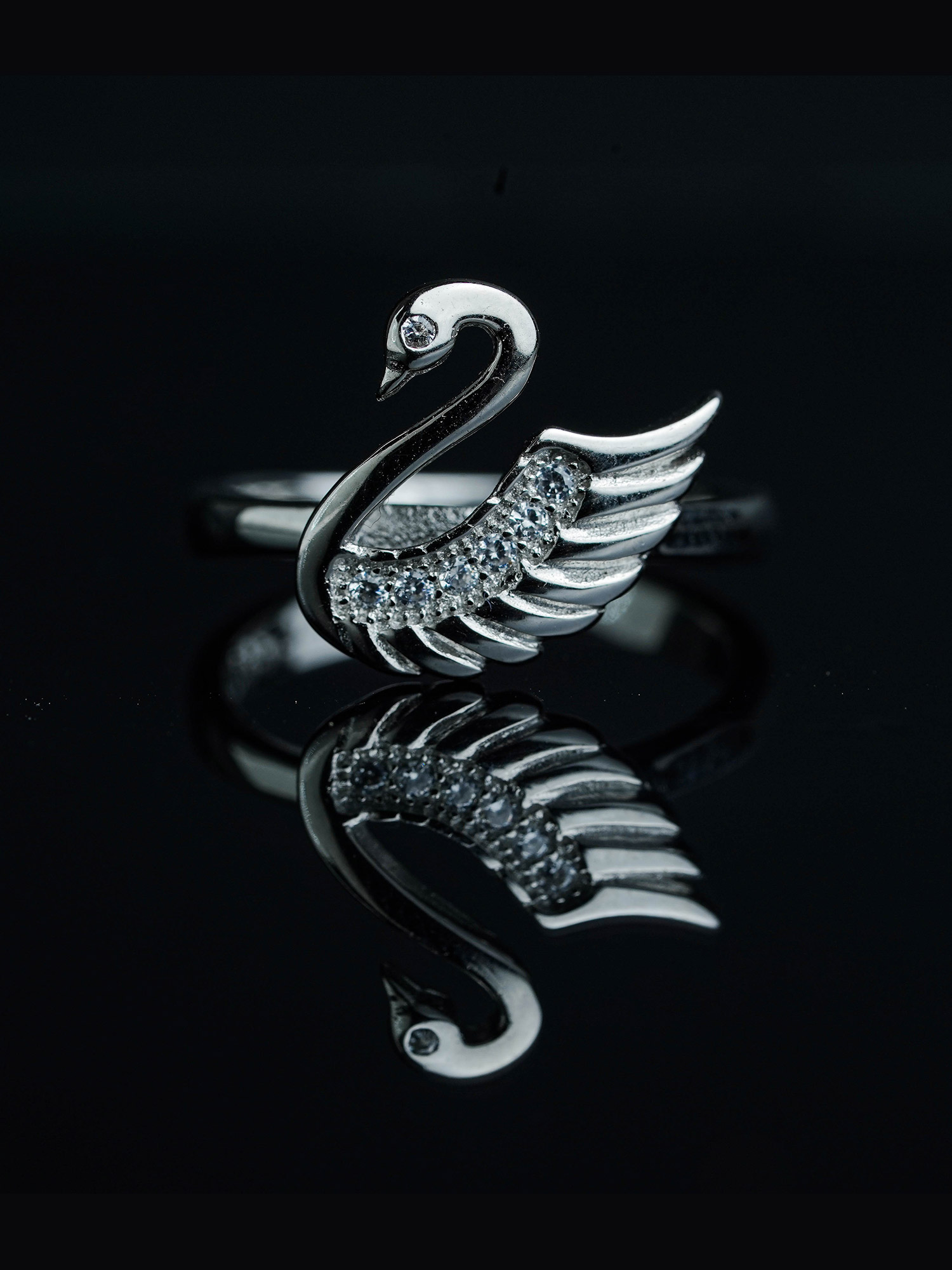 Silver swan ring