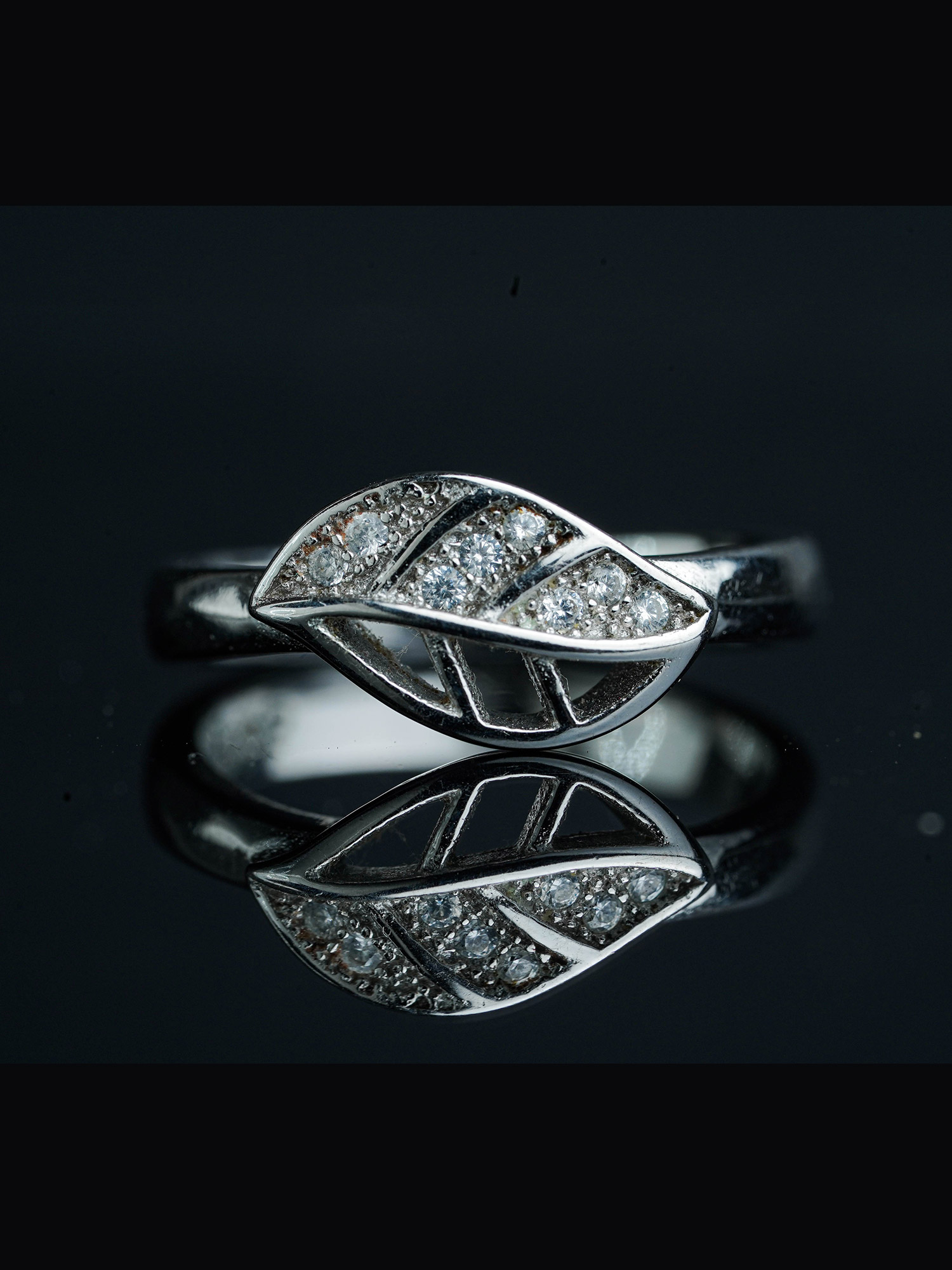 Silver leaf ring